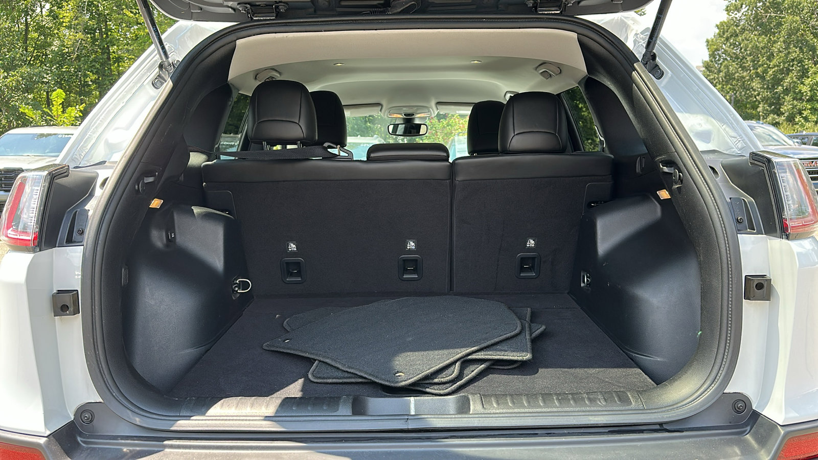 2021 Jeep Cherokee Latitude Lux photo 25