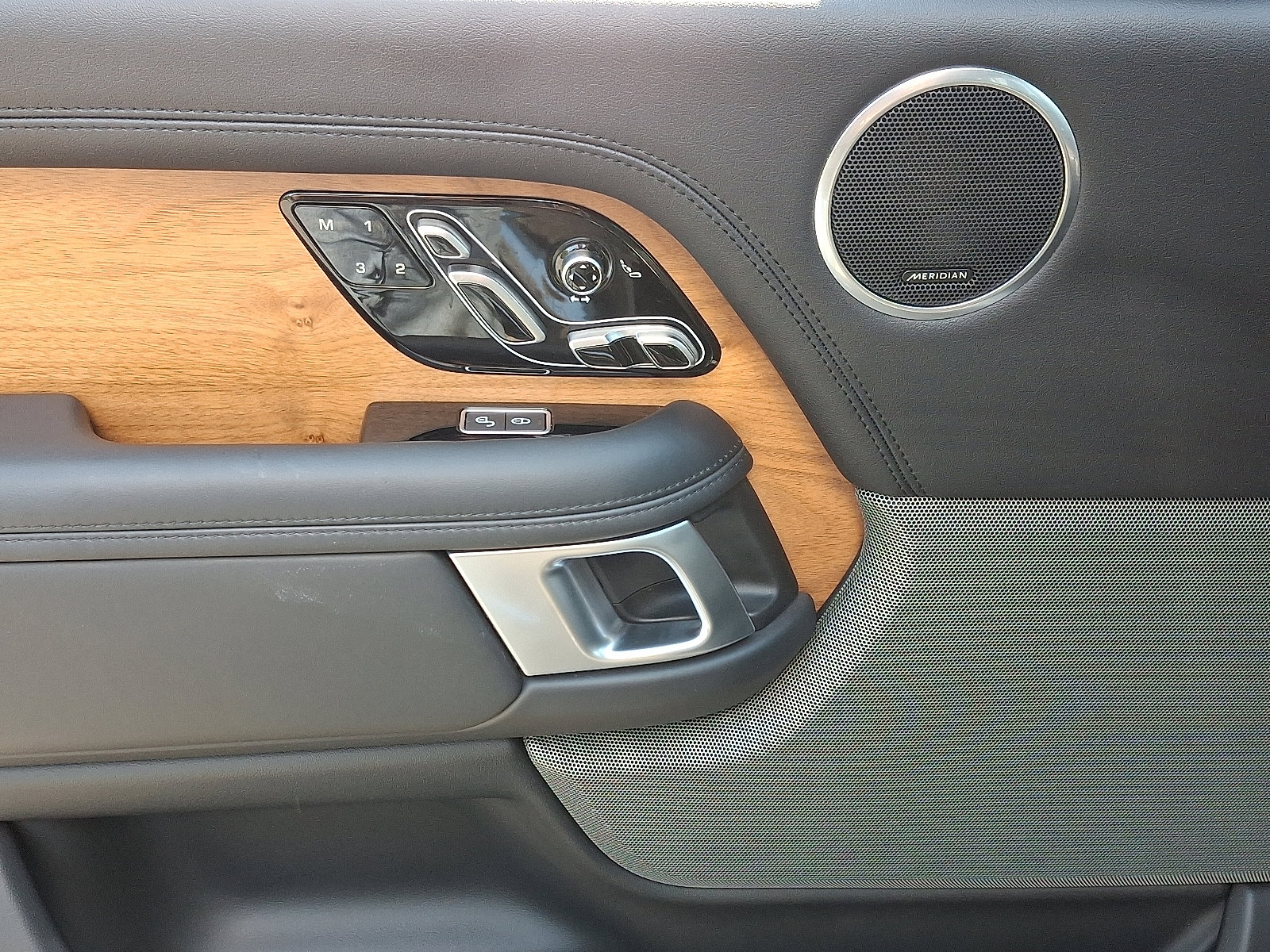 2020 Land Rover Range Rover P525 HSE photo 22