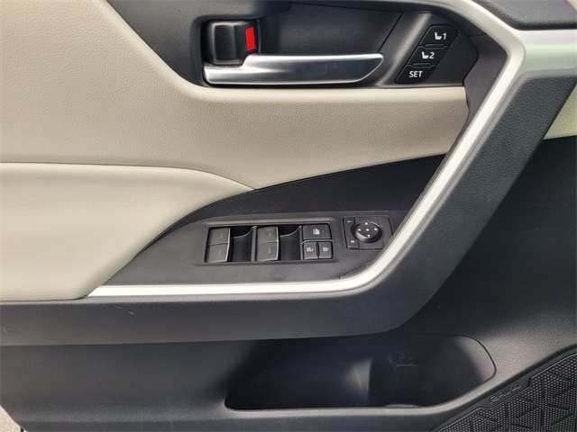 2022 Toyota RAV4 Hybrid XLE Premium photo 26