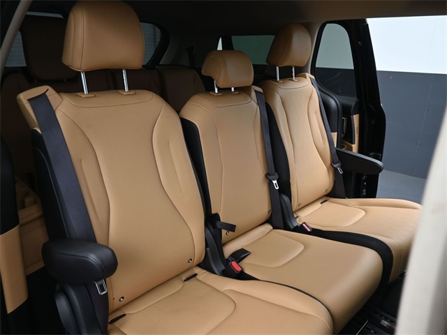 2024 Kia Carnival LX photo 22