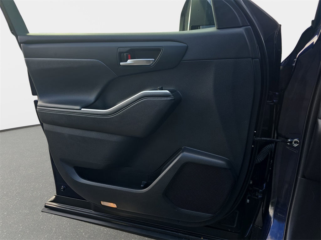 2024 Toyota Highlander XLE photo 27