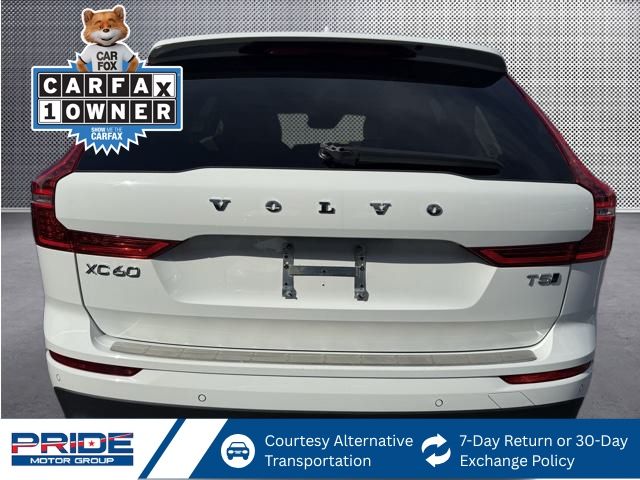2021 Volvo XC60 T5 Momentum photo 3