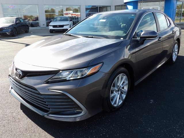 2023 Toyota Camry LE photo 3