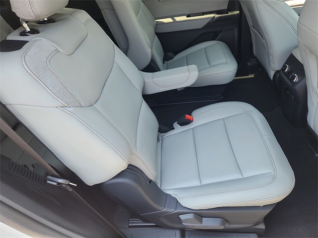 2025 Ford Explorer photo 15