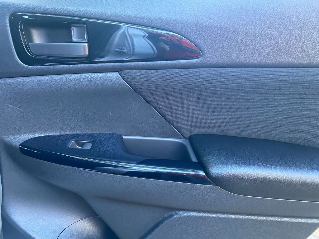 2022 Mitsubishi Eclipse Cross LE photo 17
