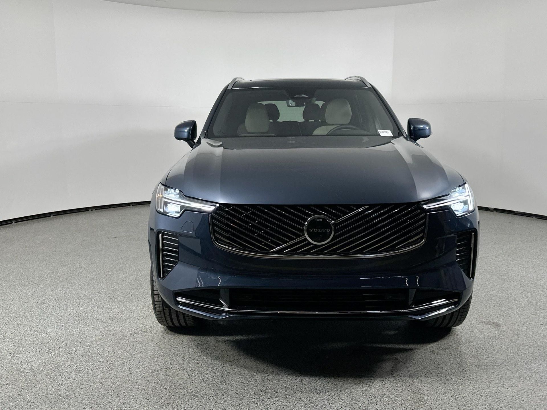 2025 Volvo XC90 Plus photo 2
