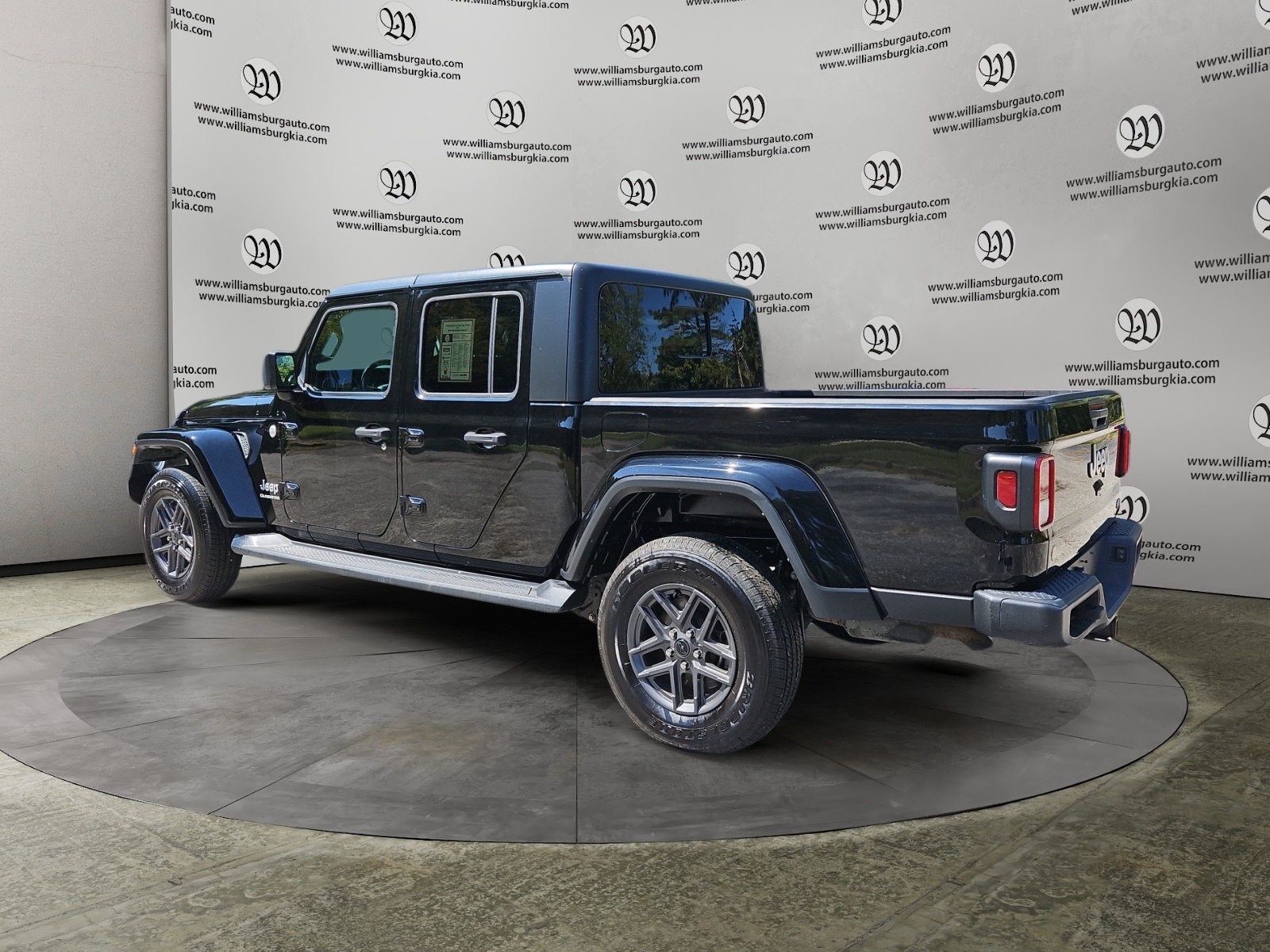 2021 Jeep Gladiator Overland photo 2