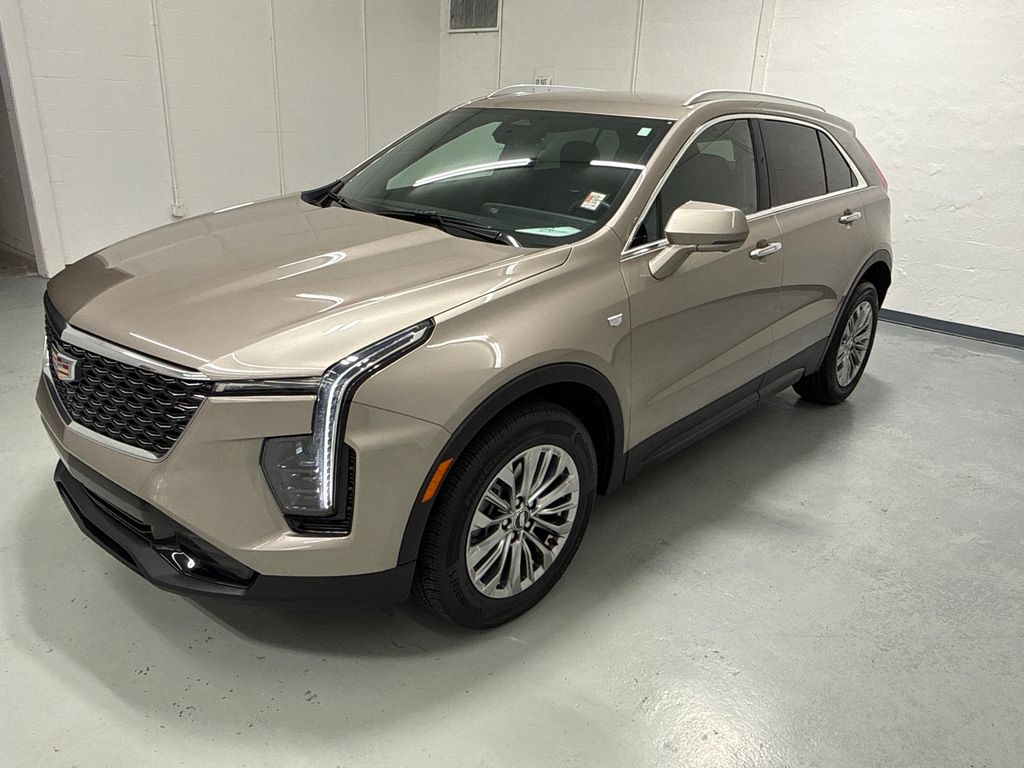 2025 Cadillac XT4 Premium Luxury photo 3