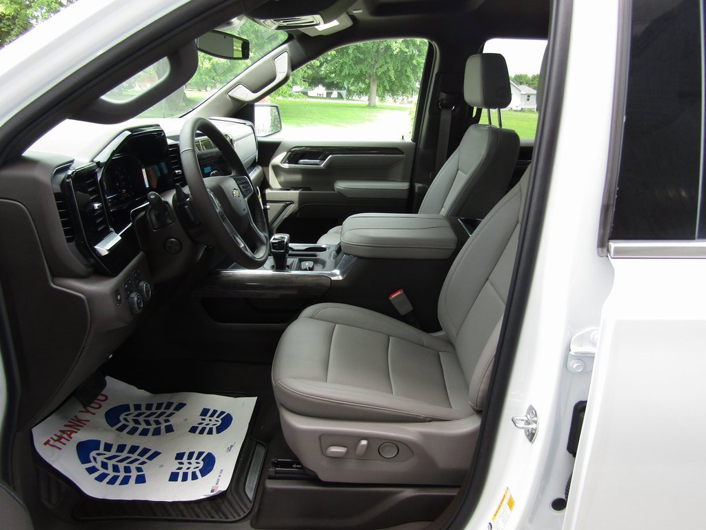 2025 Chevrolet Silverado 1500 LTZ photo 28