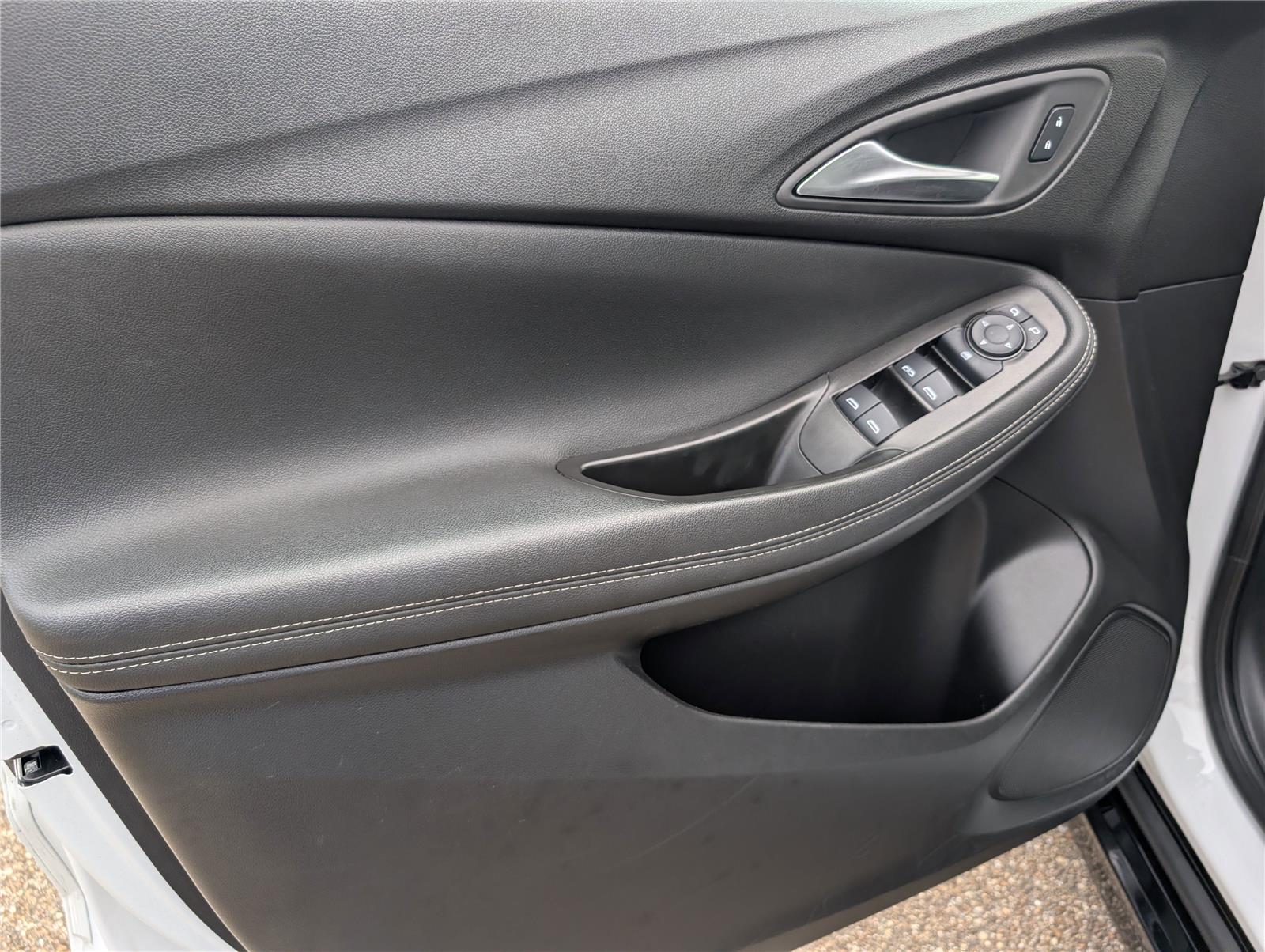 2024 Buick Encore GX Sport Touring photo 9