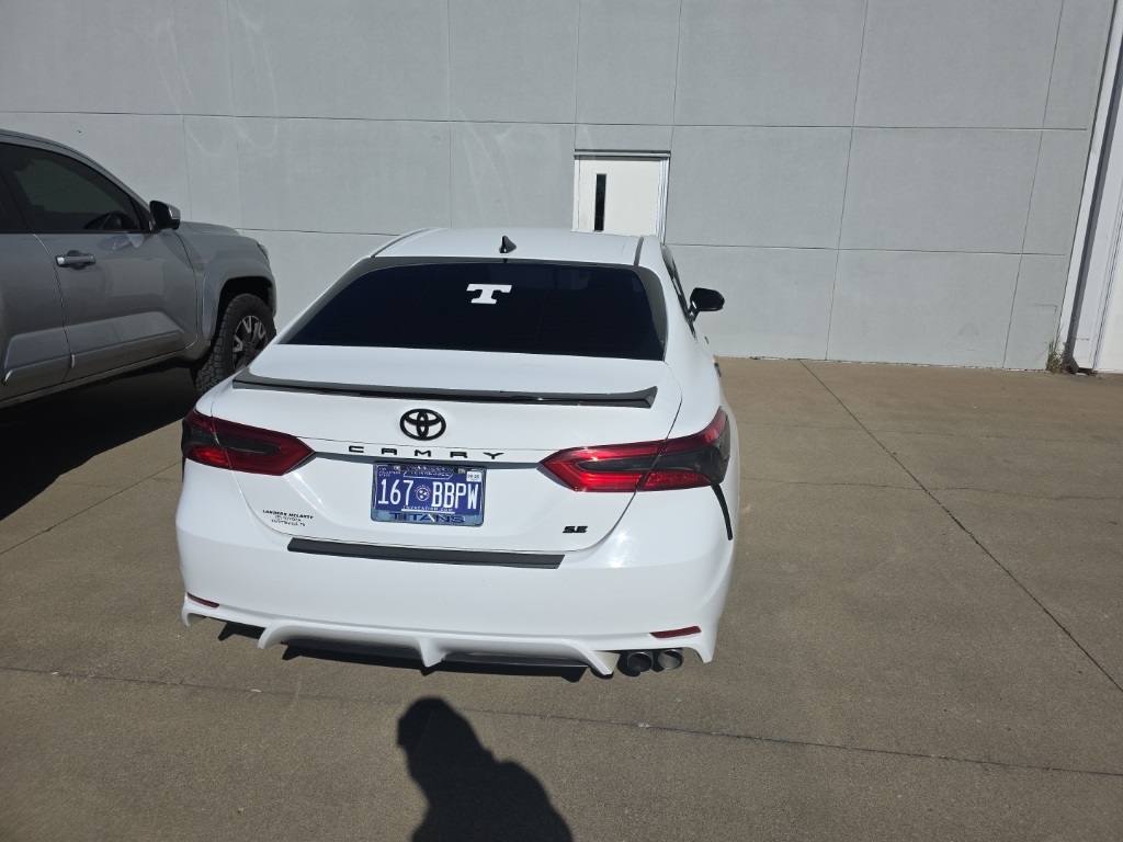 2020 Toyota Camry SE photo 4