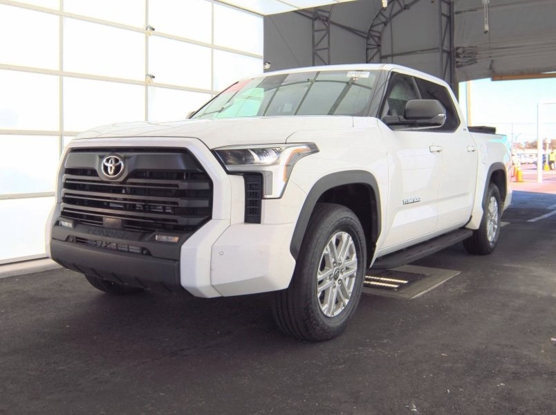 2022 Toyota Tundra SR5's photo