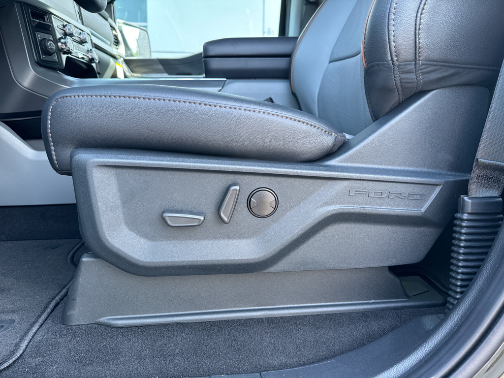 2025 Ford F-150 Lariat photo 37
