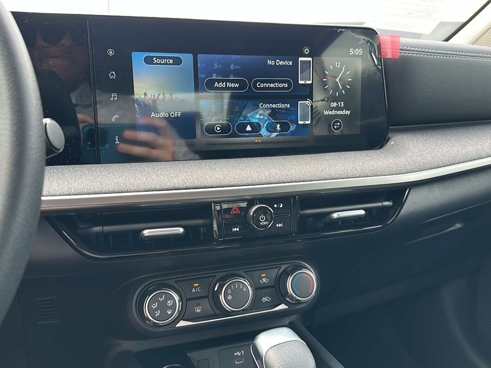 2025 Nissan Kicks SV photo 5