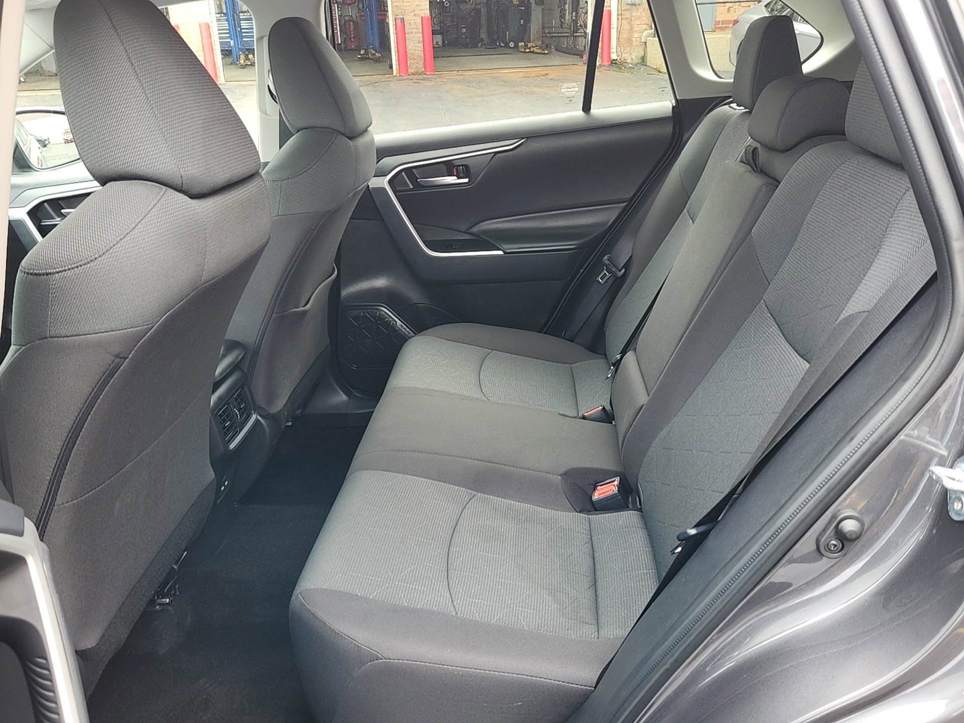 2025 Toyota RAV4 XLE photo 24