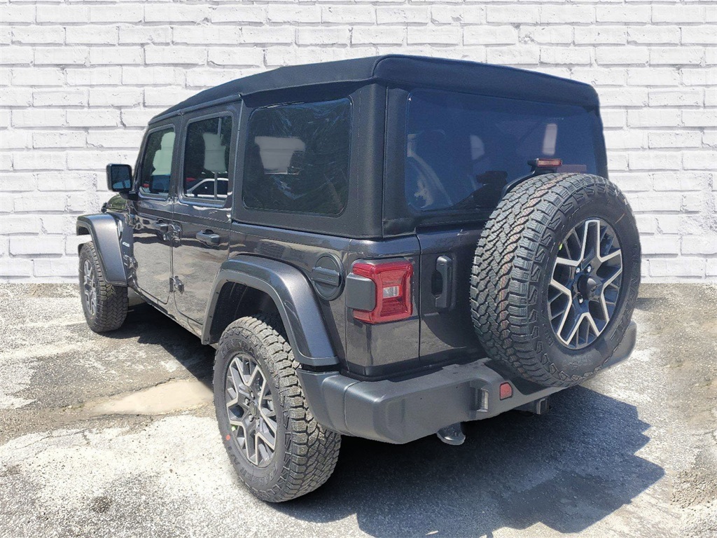 2024 Jeep Wrangler Sahara photo 3