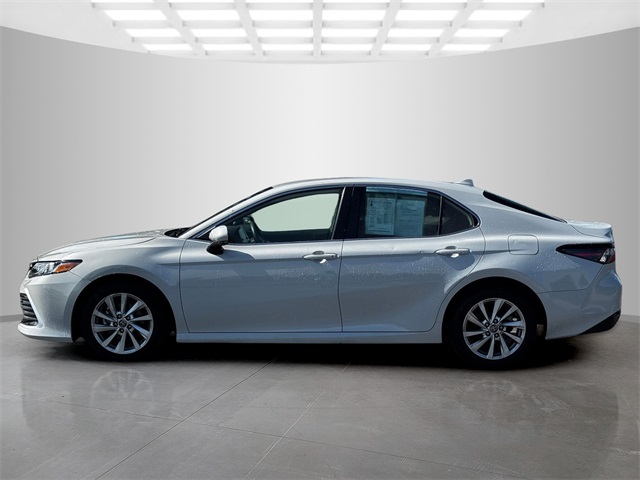 2023 Toyota Camry LE photo 4