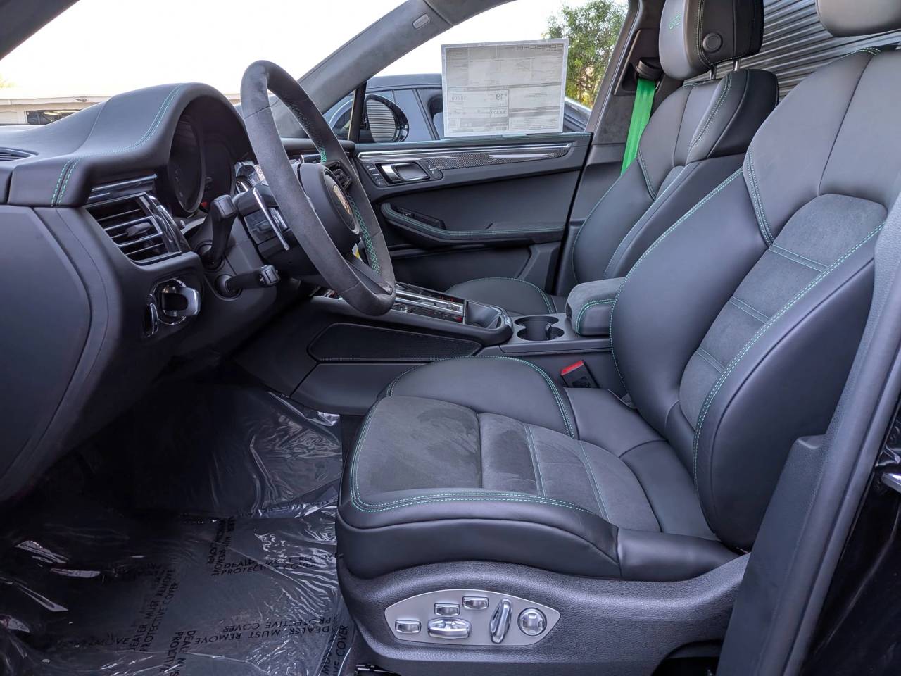 2026 Porsche Macan GTS photo 4