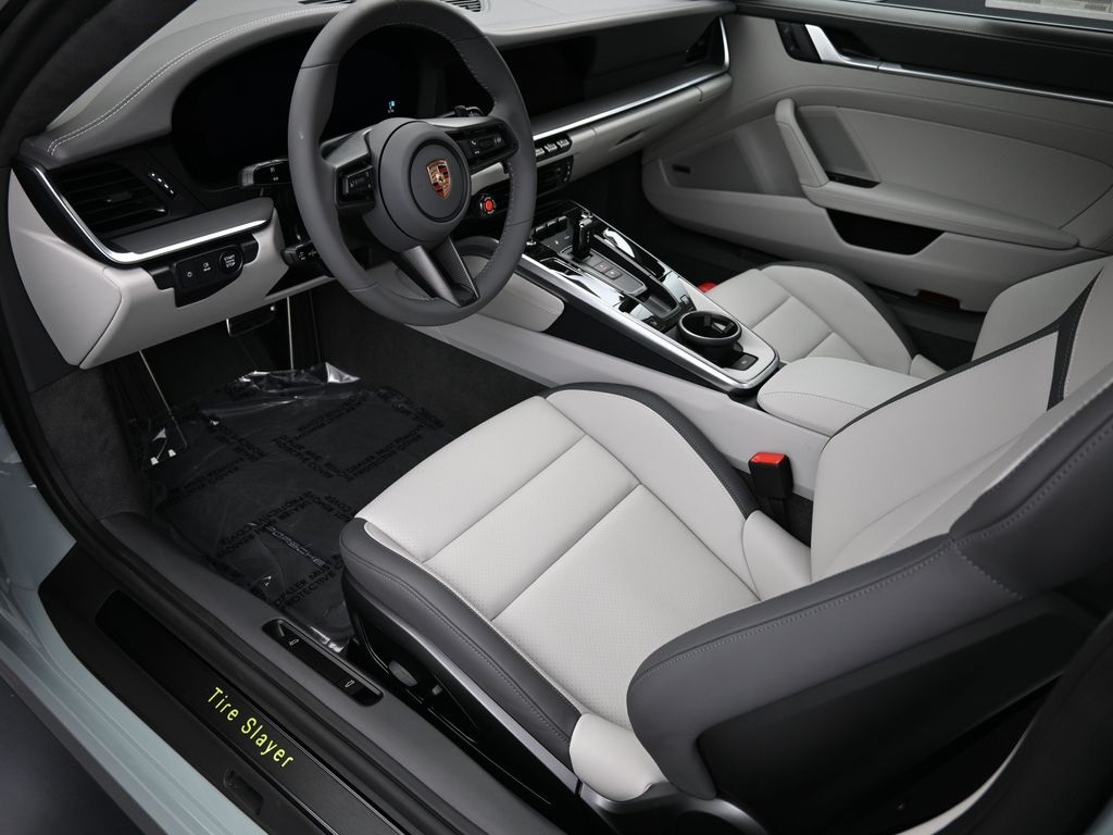 2026 Porsche 911 GTS photo 4