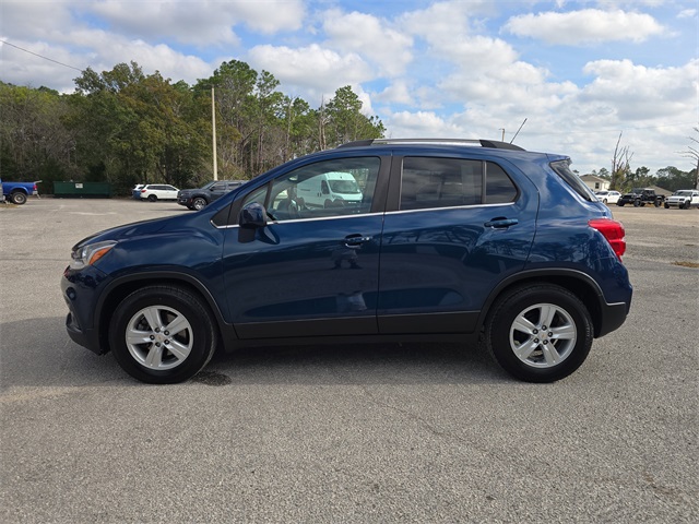 2020 Chevrolet Trax LT photo 2