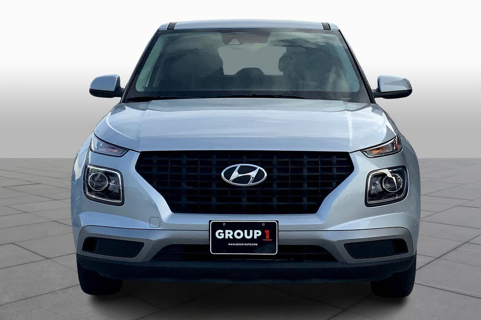 2022 Hyundai Venue SE photo 2