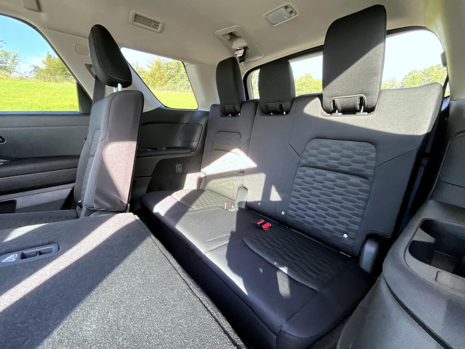 2025 Nissan Pathfinder SV photo 12