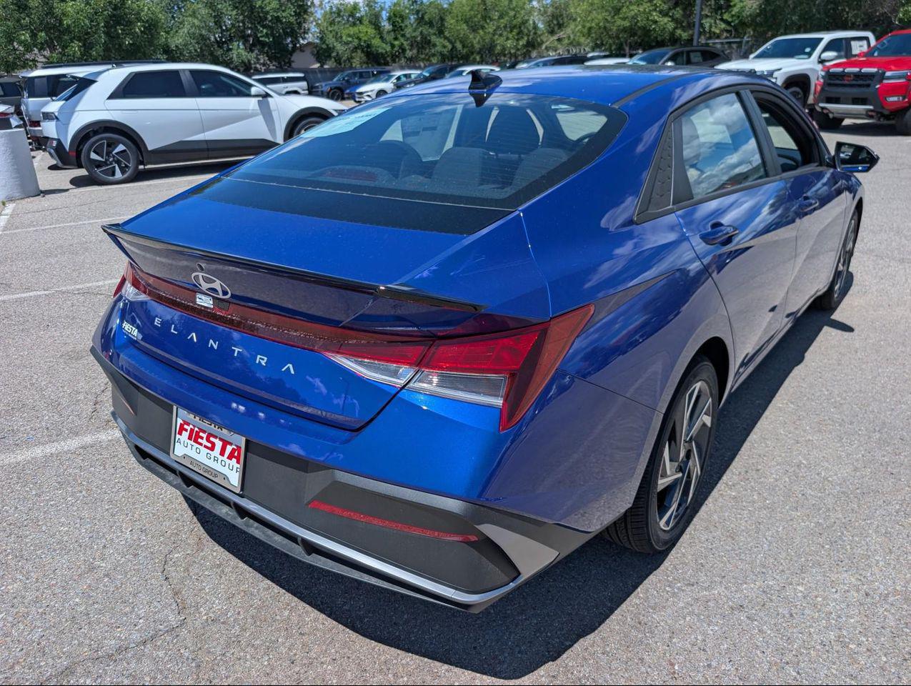 2025 Hyundai Elantra SEL Sport photo 5