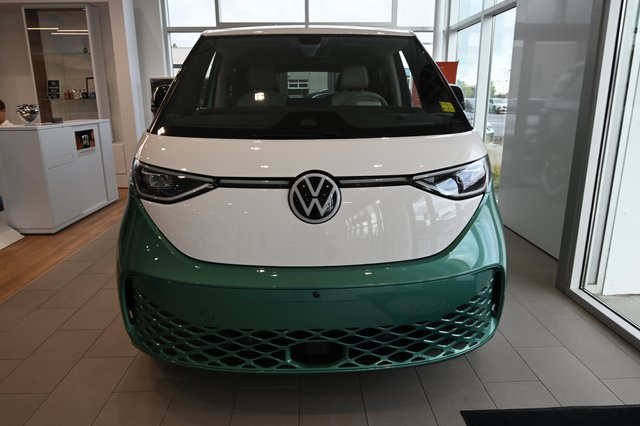2025 Volkswagen ID. Buzz Pro Plus photo 16
