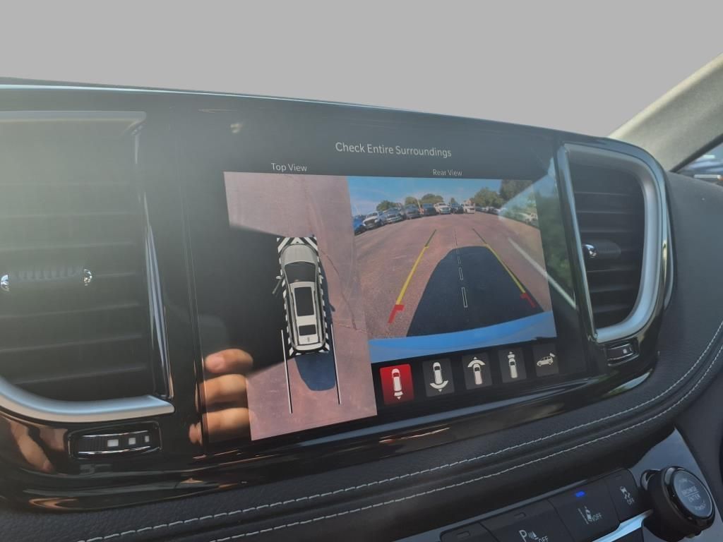 2026 Chrysler Pacifica photo 6