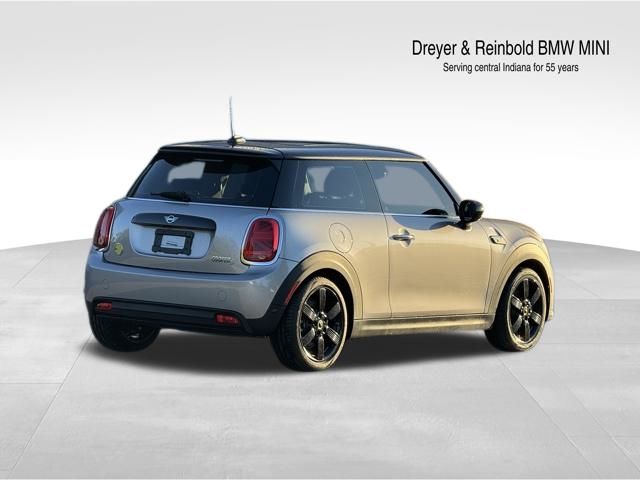 2024 Mini Cooper 2 Door Hardtop Signature photo 4