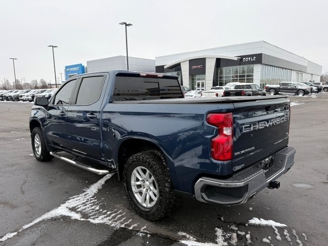 2021 Chevrolet Silverado 1500 LT photo 3