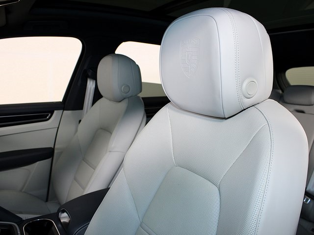 2023 Porsche Cayenne E-Hybrid Platinum Edition photo 18