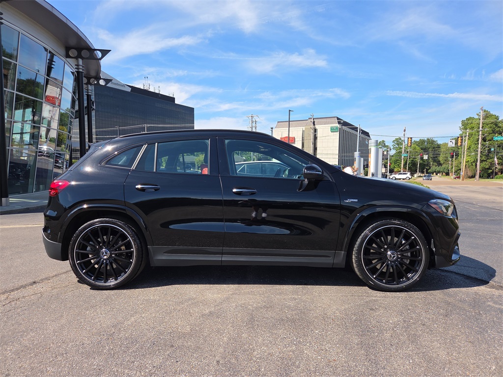 2025 Mercedes Benz GLA 35 AMG photo 4