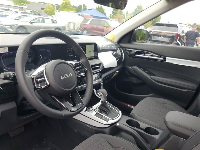 2025 Kia Seltos S photo 12