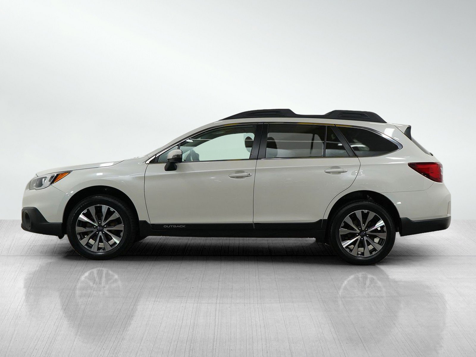 Used 2015 Subaru Outback Limited with VIN 4S4BSBLC2F3252601 for sale in South Saint Paul, Minnesota