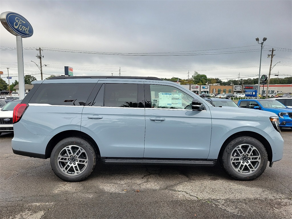 2025 Ford Expedition photo 6
