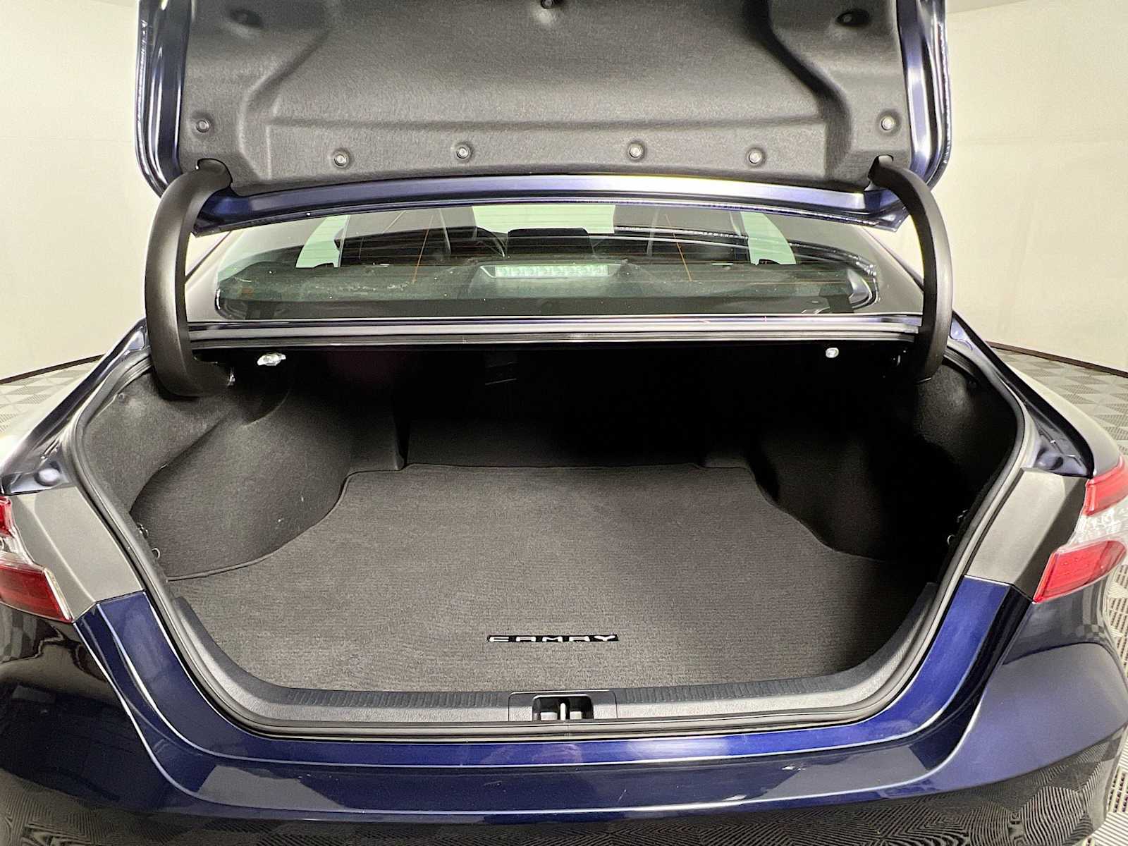 2022 Toyota Camry XLE photo 25