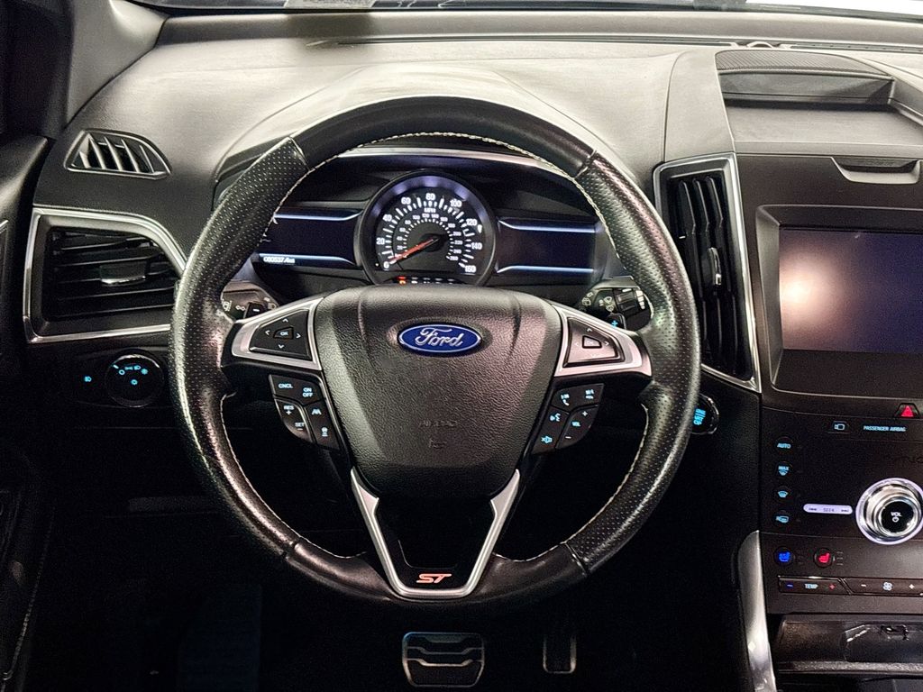 2020 Ford Edge ST photo 10