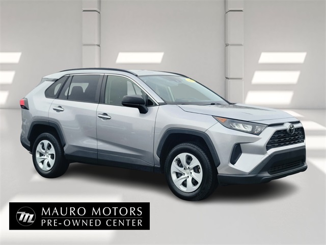 2021 Toyota RAV4 LE's photo