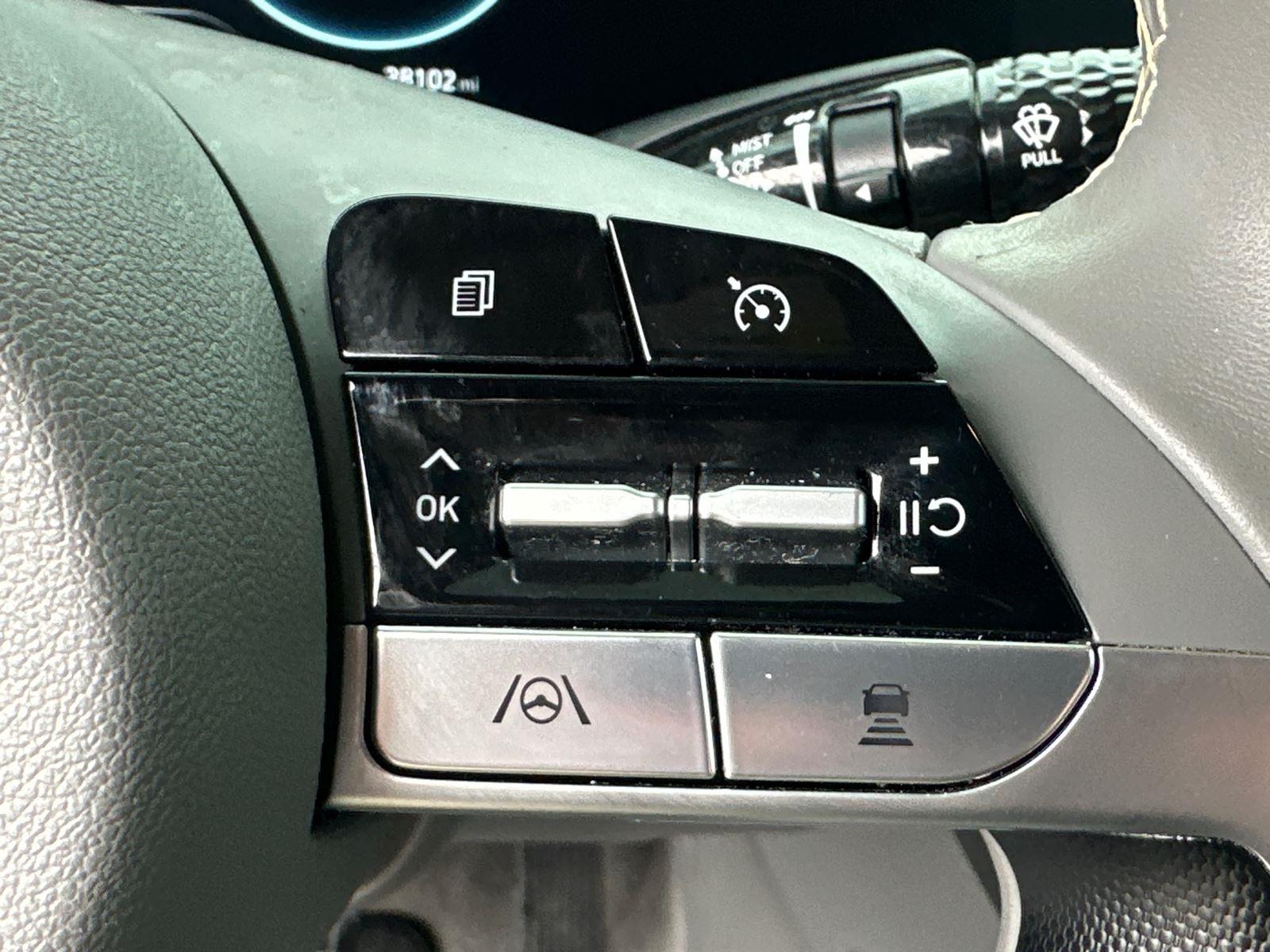 2023 Hyundai Elantra SEL photo 13