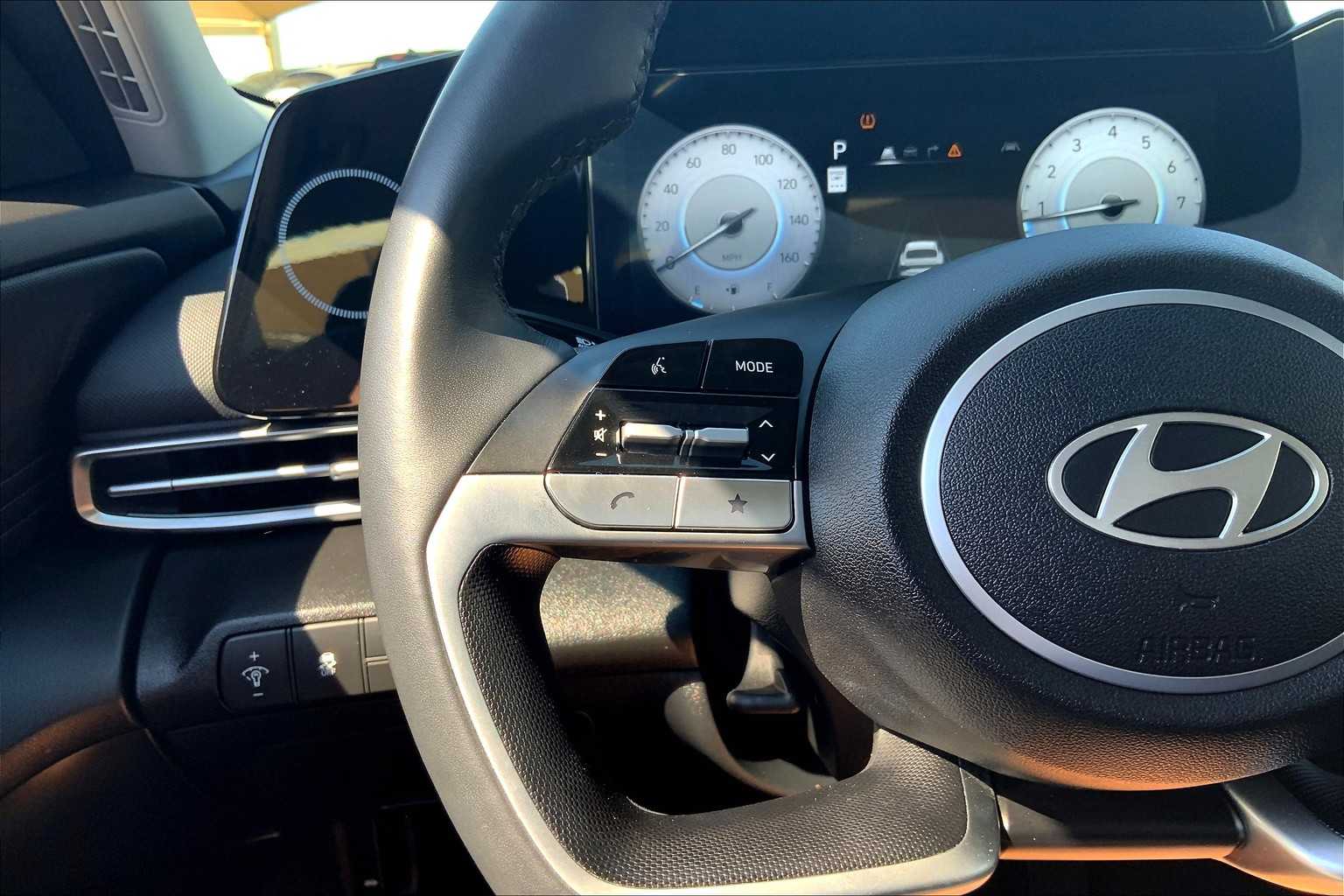 2025 Hyundai Elantra SEL Convenience photo 21