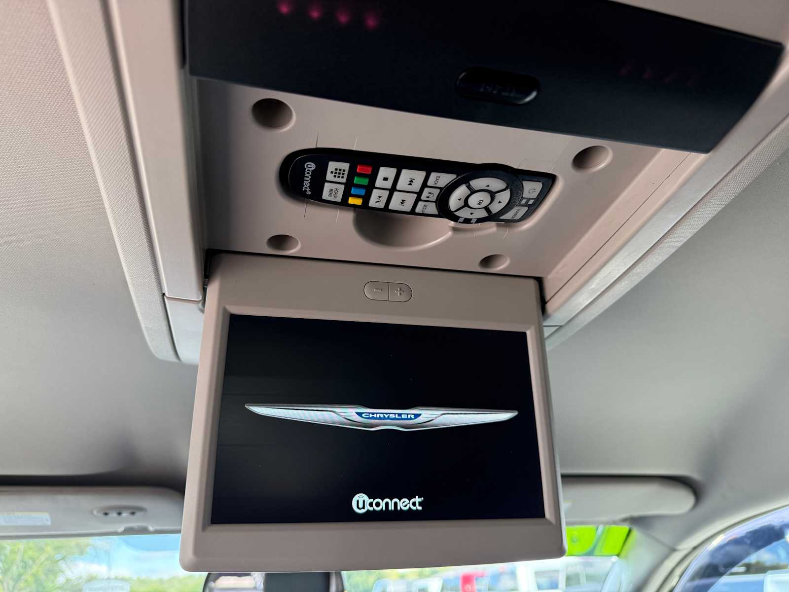 2016 Chrysler Town & Country Touring photo 31
