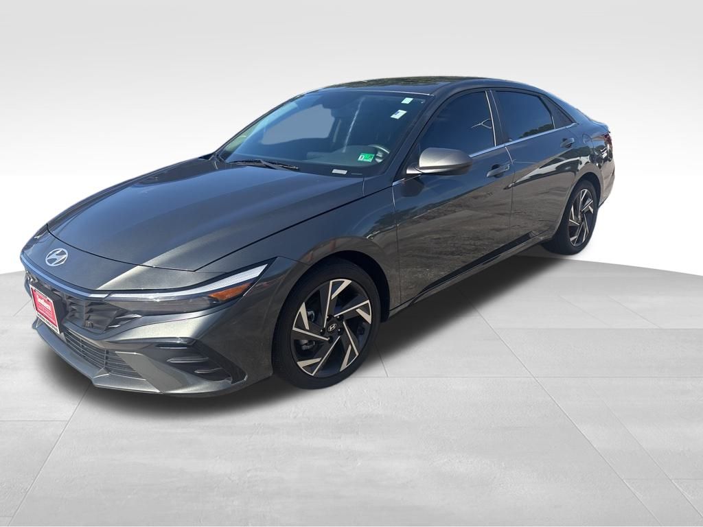 2024 Hyundai Elantra SEL Convenience photo 3