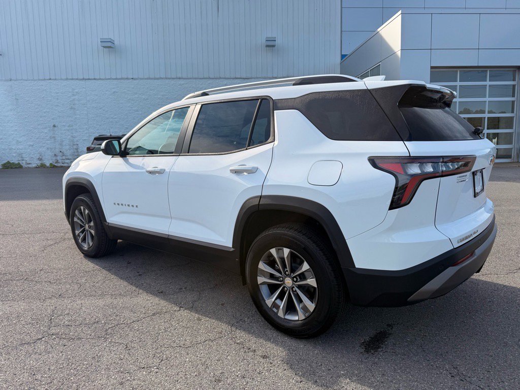 2026 Chevrolet Equinox LT photo 2
