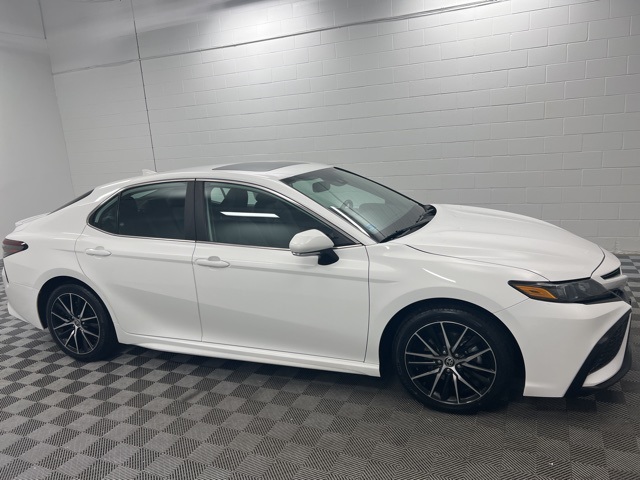 2024 Toyota Camry SE photo 4