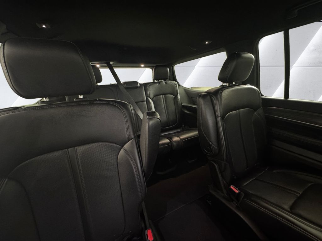 2024 Jeep Wagoneer Series II photo 16