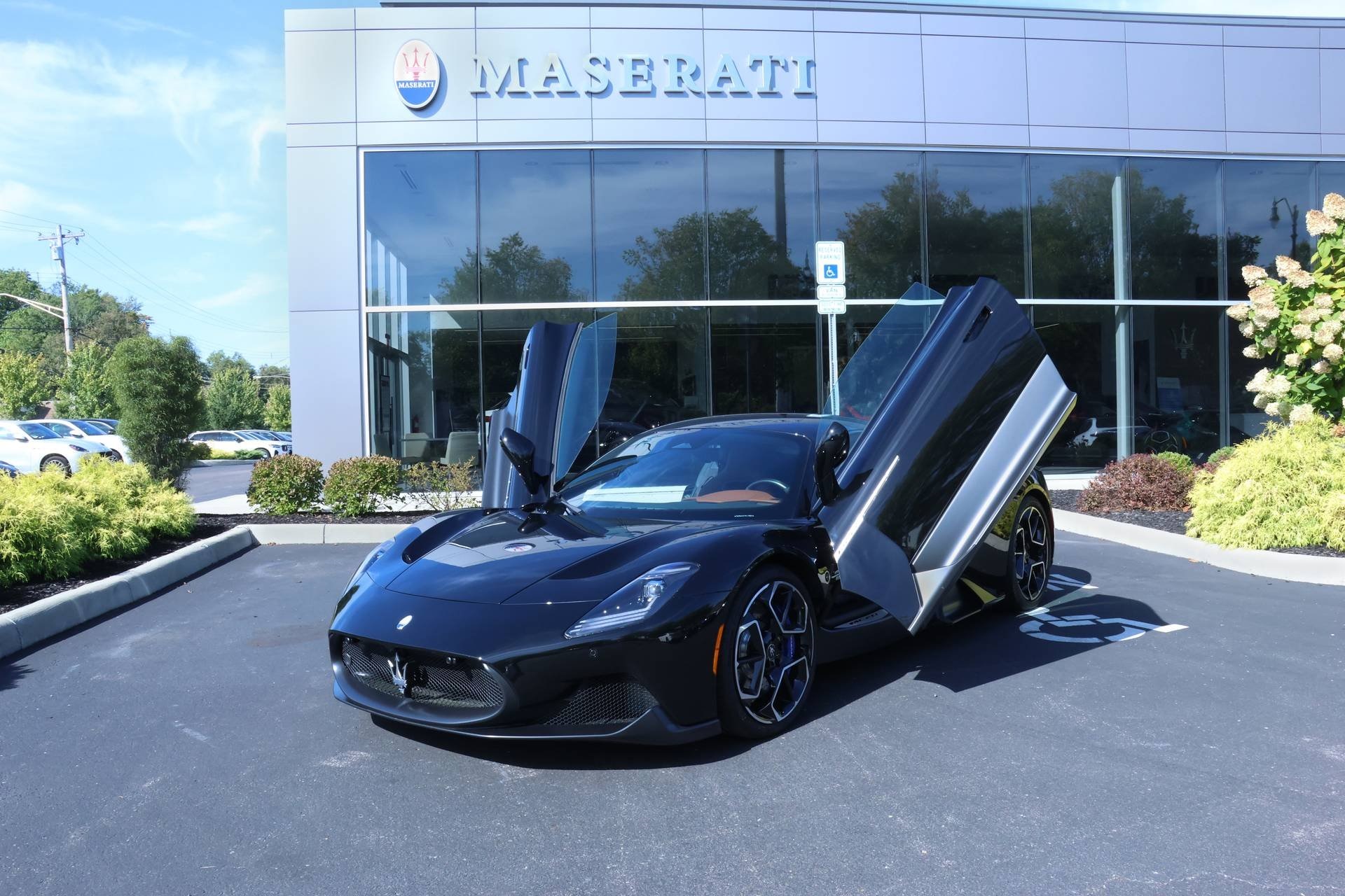 2023 Maserati MC20 Base photo 2