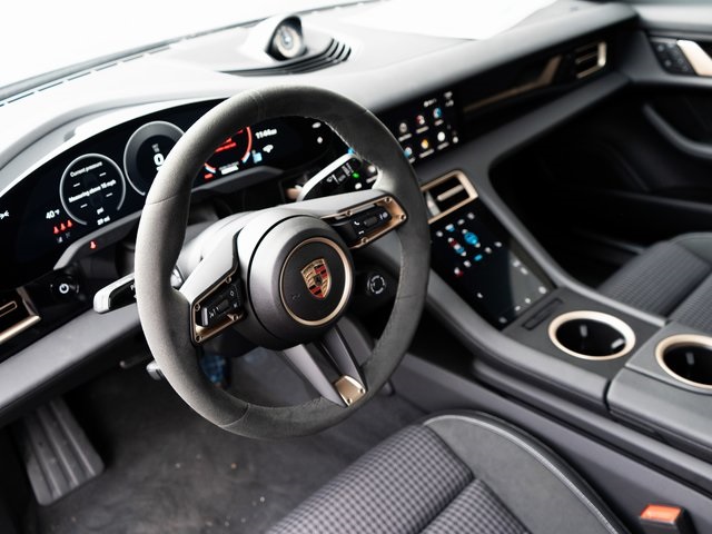 2025 Porsche Taycan 4S photo 4