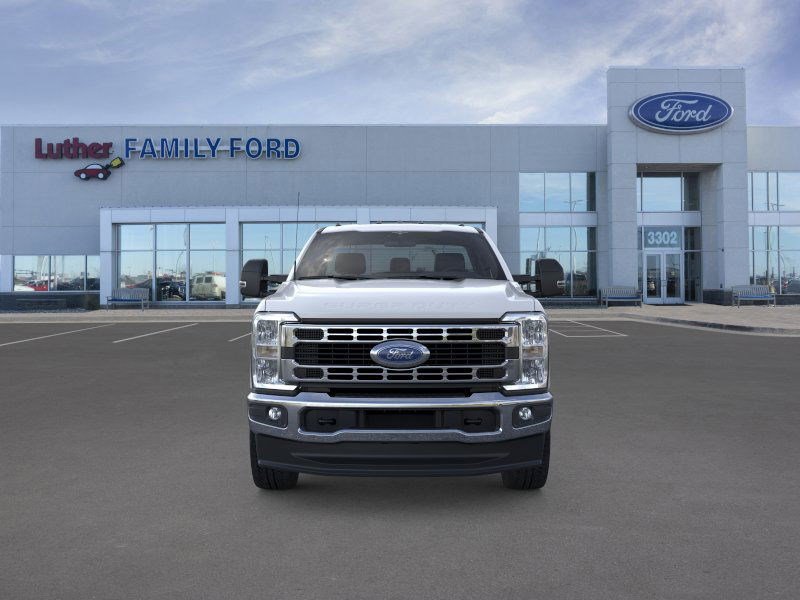 2025 Ford F-250 XLT photo 2
