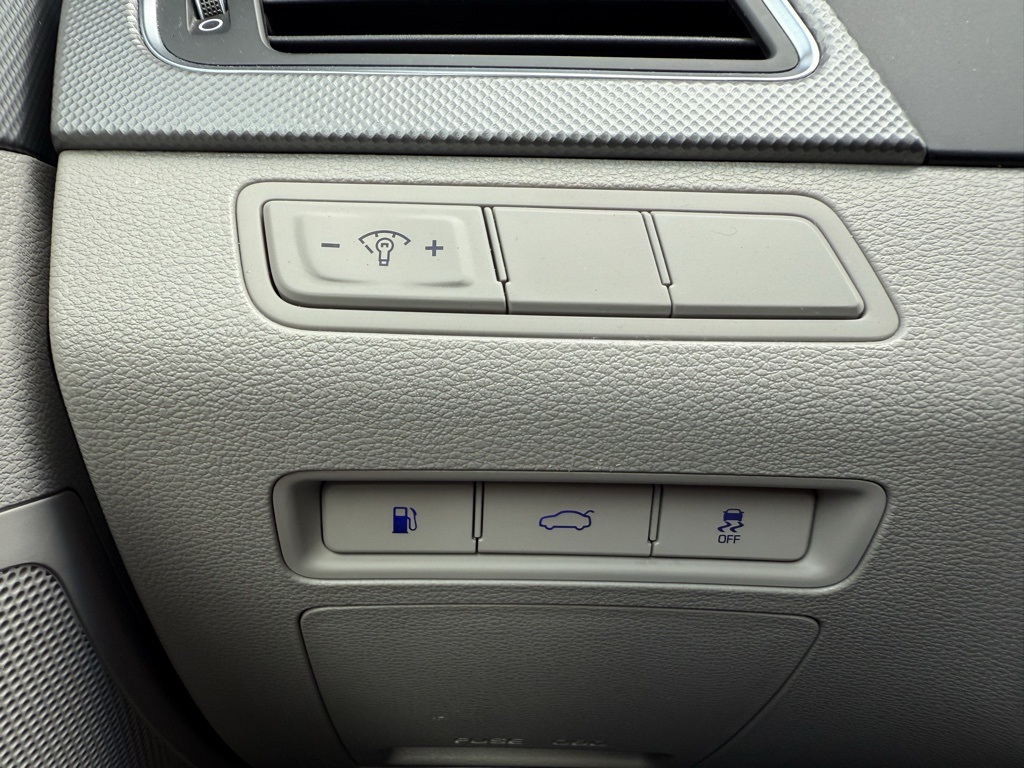 2016 Hyundai Sonata SE Hybrid photo 15